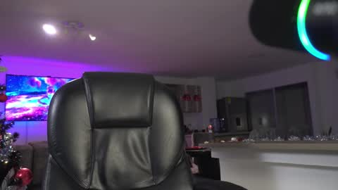 Frank Farrell. Hey remember to give me a thumbs up Ty online show from December 18, 3:56 am