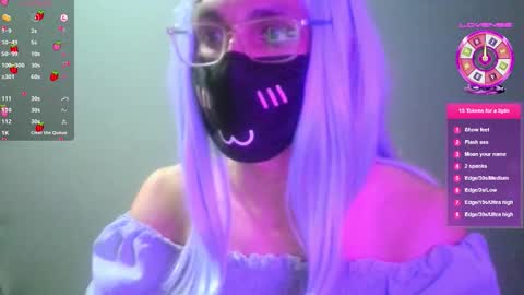 Snapshot of frankie_boygirl chatting on February 13, 1:12 am Frankie online show from February 13, 1:12 am