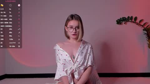 Snapshot of frannpalmer chatting on December 3, 5:55 pm Frann online show from December 3, 5:55 pm