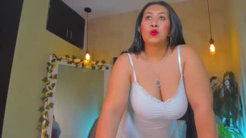 Snapshot of fransheska_mon chatting on May 9, 6:57 pm Fransheska online show from May 9, 6:57 pm