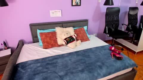 Fransheska online show from May 1, 11:59 am