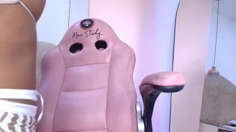 FRANYELY online show from November 14, 7:12 pm