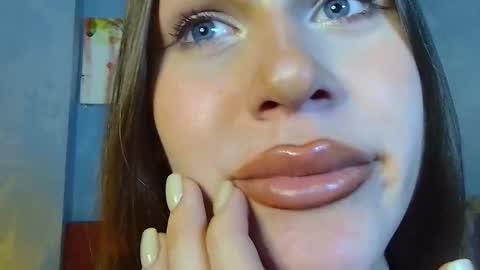 Snapshot of franzeva chatting on March 20, 8:52 am I am franzeva online show from March 20, 8:52 am
