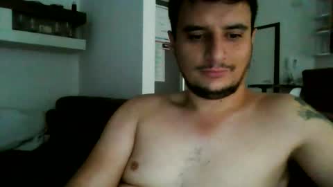 Snapshot of fraromeo2 chatting on October 17, 8:28 am fraromeo2 online show from October 17, 8:28 am