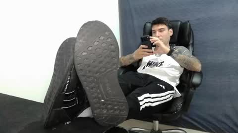 Snapshot of fraser_guilen chatting on May 14, 12:39 am Fraser online show from May 14, 12:39 am