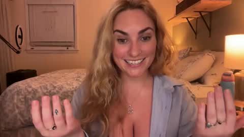 Snapshot of frayfitz chatting on February 26, 4:44 am Fray online show from February 26, 4:44 am