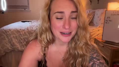 Snapshot of frayfitz chatting on March 2, 5:08 am Fray online show from March 2, 5:08 am