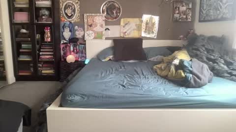 Snapshot of frbdycltr chatting on February 15, 4:25 pm Free Body Culture 3 online show from February 15, 4:25 pm