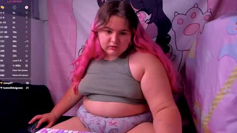 Snapshot of freakcute_friends chatting on December 3, 9:56 pm Alice online show from December 3, 9:56 pm