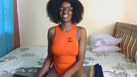 Snapshot of freakky_nessa chatting on December 14, 10:56 am Nessa-Independent model online show from December 14, 10:56 am
