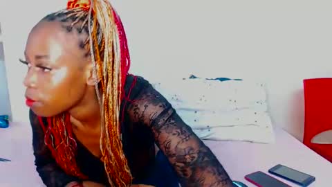 Snapshot of freakyscarlrt00 chatting on September 19, 11:00 am FreakyScarlet00 online show from September 19, 11:00 am