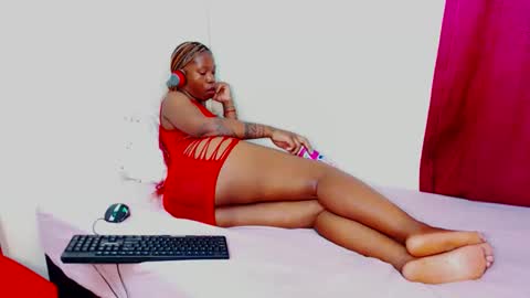 Snapshot of freakyscarlrt00 chatting on October 14, 6:09 pm FreakyScarlet00 online show from October 14, 6:09 pm