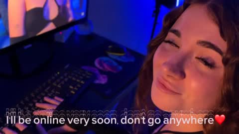 Snapshot of freckle_diyana chatting on January 26, 3:27 am Diyana online show from January 26, 3:27 am