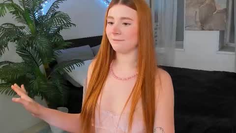 Snapshot of freckle_diyana chatting on February 22, 9:15 pm Diyana online show from February 22, 9:15 pm