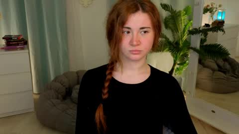 Snapshot of freckle_diyana chatting on June 1, 2:02 am Diyana online show from June 1, 2:02 am
