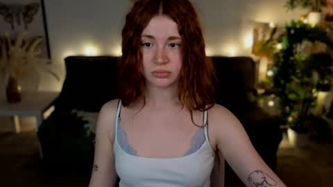 Snapshot of freckle_diyana chatting on June 9, 6:52 pm Diyana online show from June 9, 6:52 pm