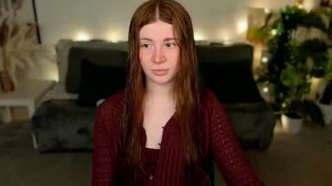 Snapshot of freckle_diyana chatting on June 12, 7:07 am Diyana online show from June 12, 7:07 am