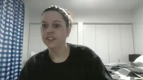 Snapshot of freckles232399 chatting on April 4, 4:04 pm freckles232399 online show from April 4, 4:04 pm