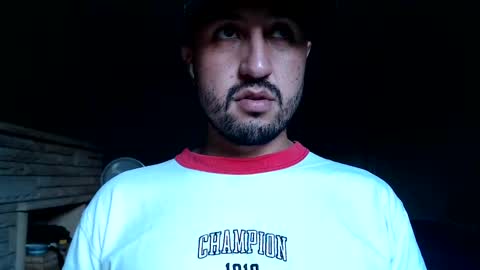 Snapshot of fred_555 chatting on February 15, 8:11 am fred_555 online show from February 15, 8:11 am