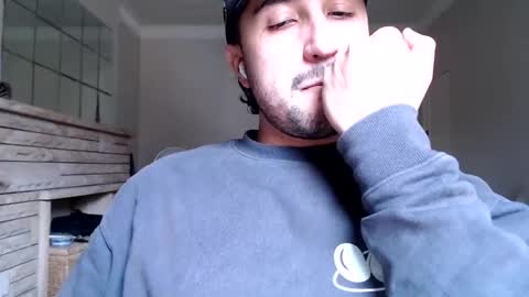 Snapshot of fred_555 chatting on February 25, 2:58 am fred_555 online show from February 25, 2:58 am