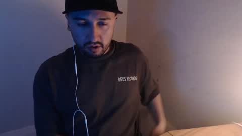 Snapshot of fred_555 chatting on September 15, 10:04 am fred_555 online show from September 15, 10:04 am