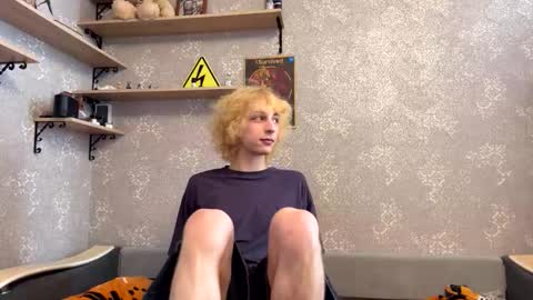 Snapshot of fred_bucks chatting on March 11, 7:36 am fred bucks online show from March 11, 7:36 am