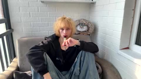 Snapshot of fred_bucks chatting on March 13, 10:44 am fred bucks online show from March 13, 10:44 am