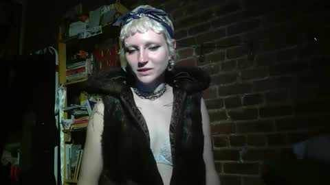 Lily Red online show from May 5, 2:30 am