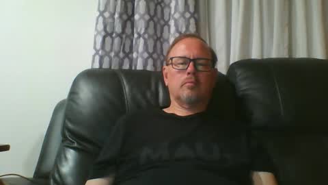 Snapshot of freddieknuck chatting on April 14, 6:08 am Just Fred online show from April 14, 6:08 am