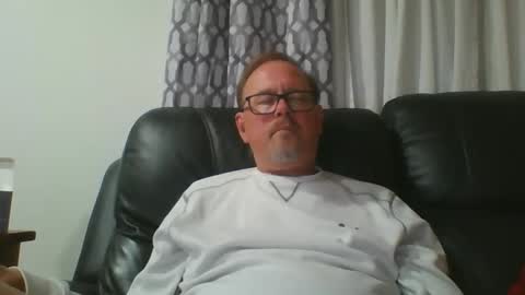 Snapshot of freddieknuck chatting on April 29, 4:49 am Just Fred online show from April 29, 4:49 am