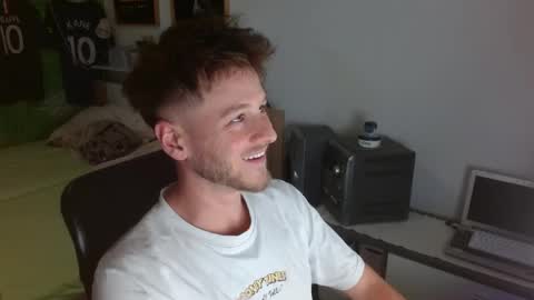 Snapshot of freddy_star chatting on May 6, 1:38 pm Frederick Perin online show from May 6, 1:38 pm