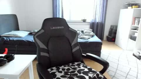 Snapshot of fredrik386959 chatting on December 17, 1:28 pm Fredrik online show from December 17, 1:28 pm