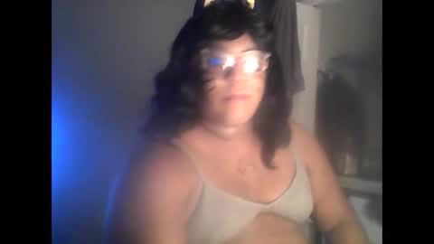 Snapshot of free_101 chatting on February 21, 4:24 am Angie-mae online show from February 21, 4:24 am