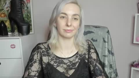Snapshot of freeanne chatting on June 29, 10:15 am Anne online show from June 29, 10:15 am