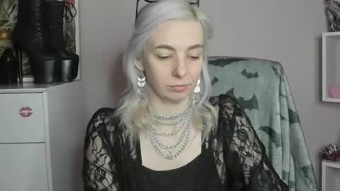 Snapshot of freeanne chatting on July 7, 8:29 am Anne online show from July 7, 8:29 am