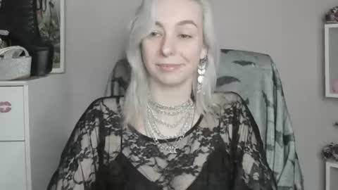 Snapshot of freeanne chatting on July 14, 6:51 am Anne online show from July 14, 6:51 am