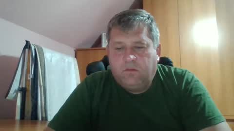 Snapshot of freeboy80180 chatting on September 23, 5:27 pm freeboy80180 online show from September 23, 5:27 pm
