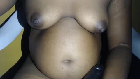 Snapshot of freelady1011 chatting on February 11, 6:18 am babyyo online show from February 11, 6:18 am