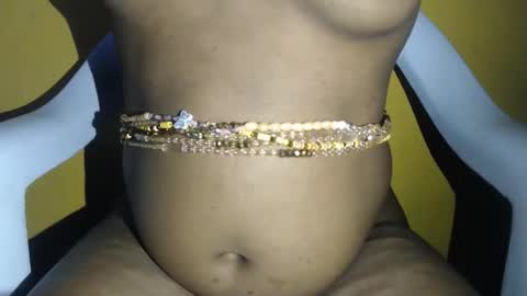 Snapshot of freelady1011 chatting on February 17, 6:21 am babyyo online show from February 17, 6:21 am