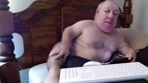 Cute Lil Man online show from November 29, 8:50 am