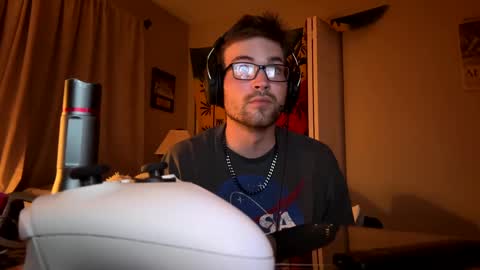 freezeskiii online show from September 18, 2:13 am