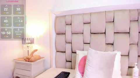 Snapshot of frehia_dimou chatting on June 3, 2:33 pm Frehia online show from June 3, 2:33 pm