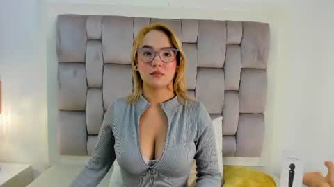 Snapshot of frehia_dimou chatting on July 28, 11:28 am Frehia online show from July 28, 11:28 am