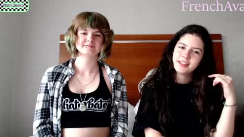 Snapshot of frenchava chatting on April 10, 5:28 pm Ava online show from April 10, 5:28 pm