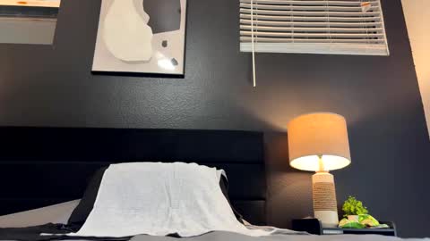 frenchcouple739 online show from December 3, 7:10 am