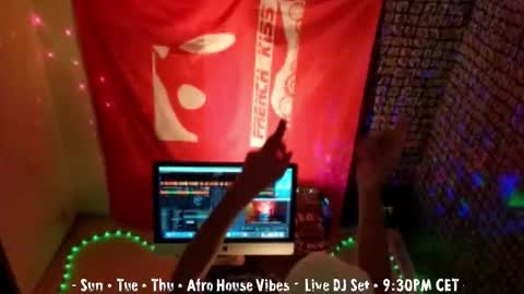 frenchkissdjfk online show from September 22, 7:38 pm