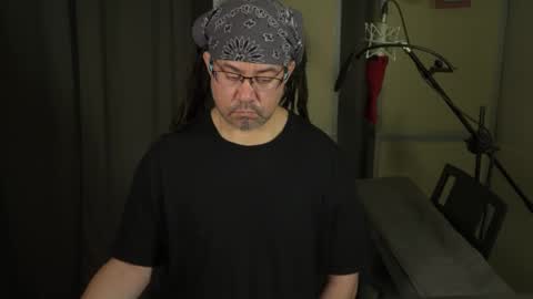 Snapshot of freqmoar chatting on March 1, 11:23 am freqmoar online show from March 1, 11:23 am