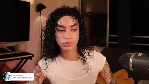 Snapshot of fresatanica chatting on February 24, 2:30 am Vale online show from February 24, 2:30 am