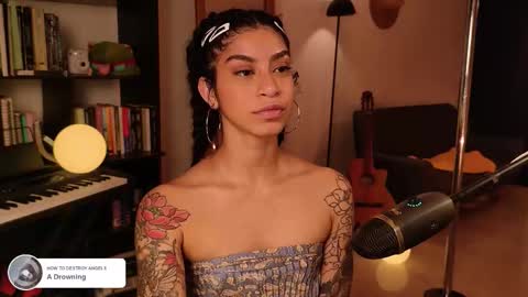 Snapshot of fresatanica chatting on December 16, 2:27 am Vale online show from December 16, 2:27 am