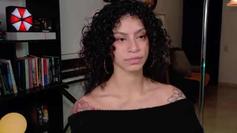 Snapshot of fresatanica chatting on February 22, 2:02 am Vale online show from February 22, 2:02 am